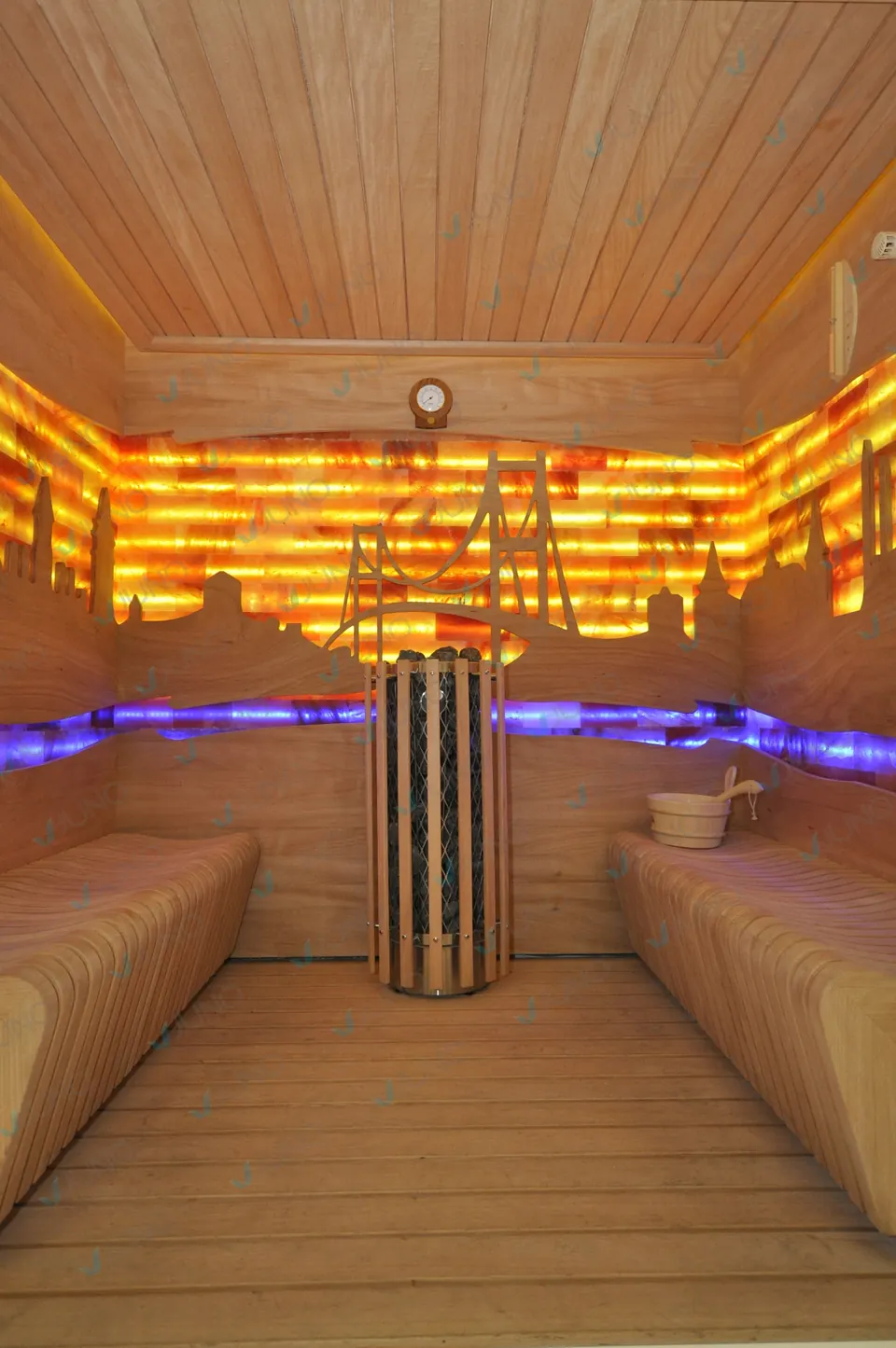 Işıklı sekileri olan sauna